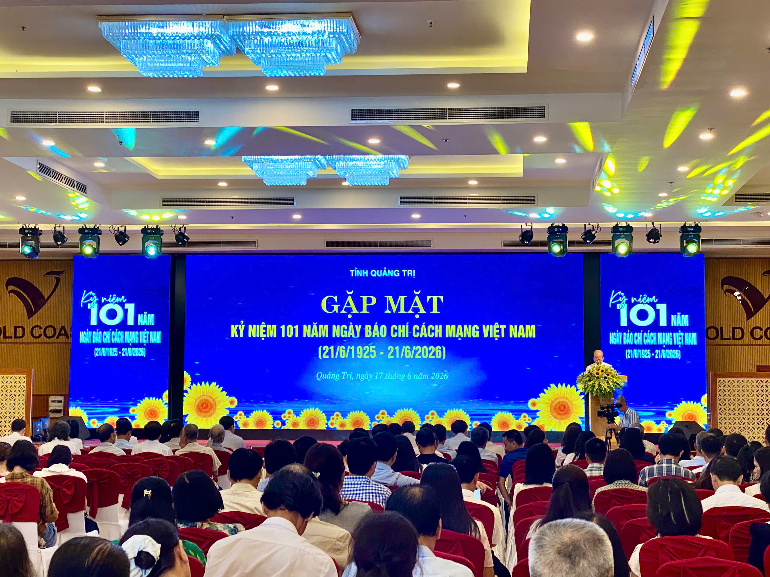 Ảnh: Toàn thể buổi gặp mặt